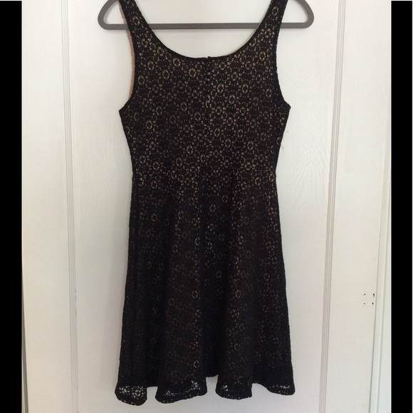 Everly black lace dress - Picture 3 of 3