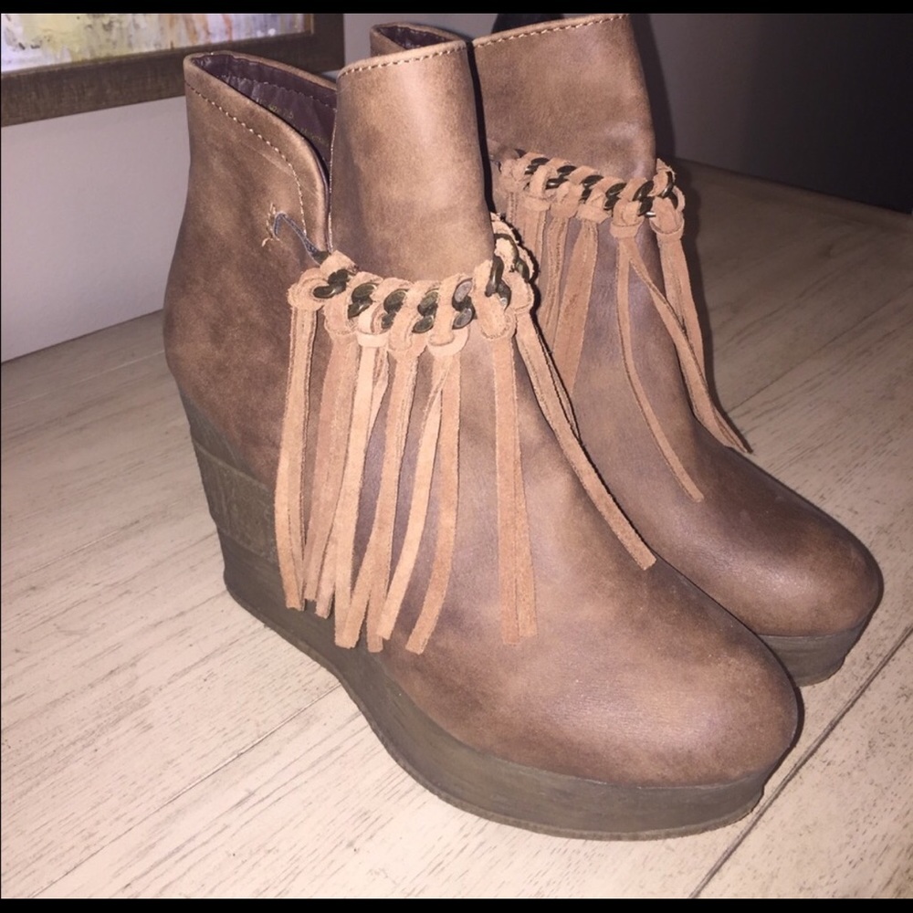 Sbicca fringe booties