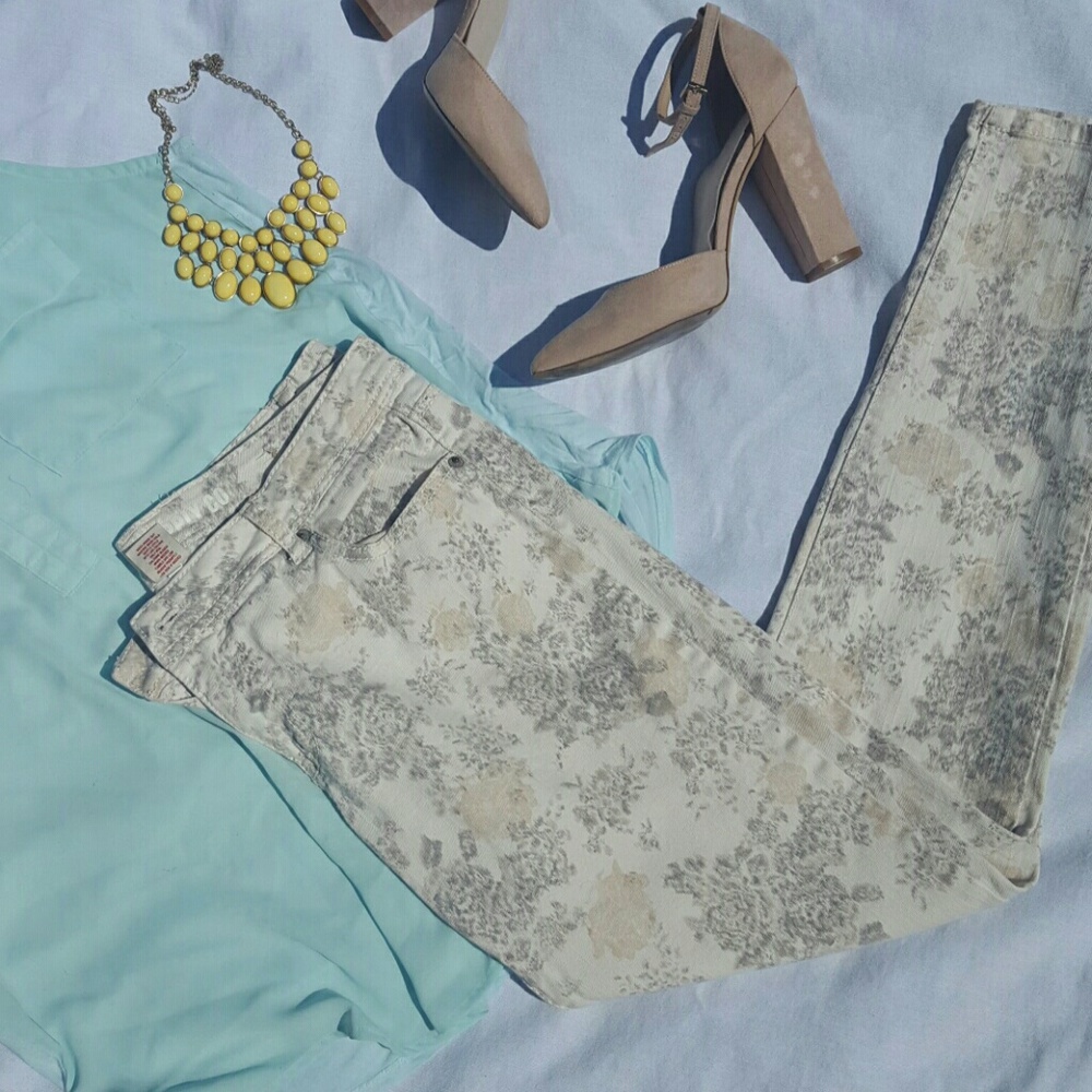 Ankle Cut Floral Print Jeans