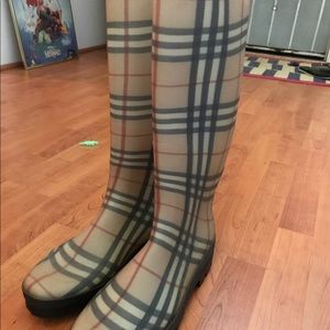 NWOT Burberry rain boots
