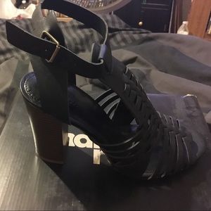 Black chunky heels Black chunky heels