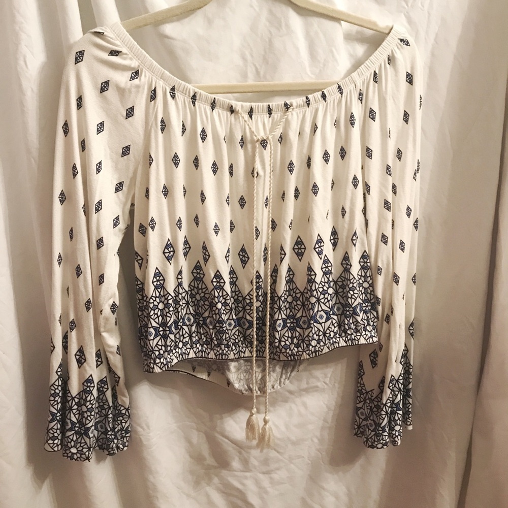Adorable white and blue patterned crop top