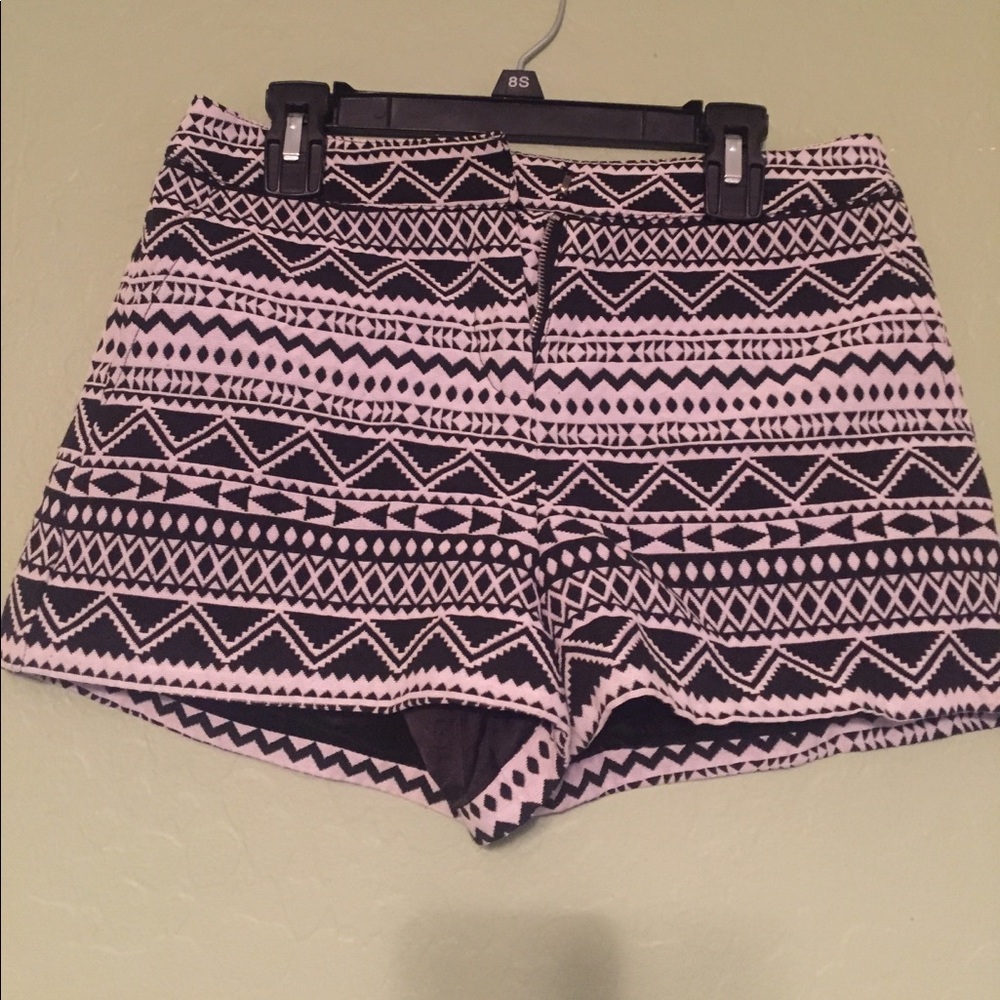 Black and white mini short