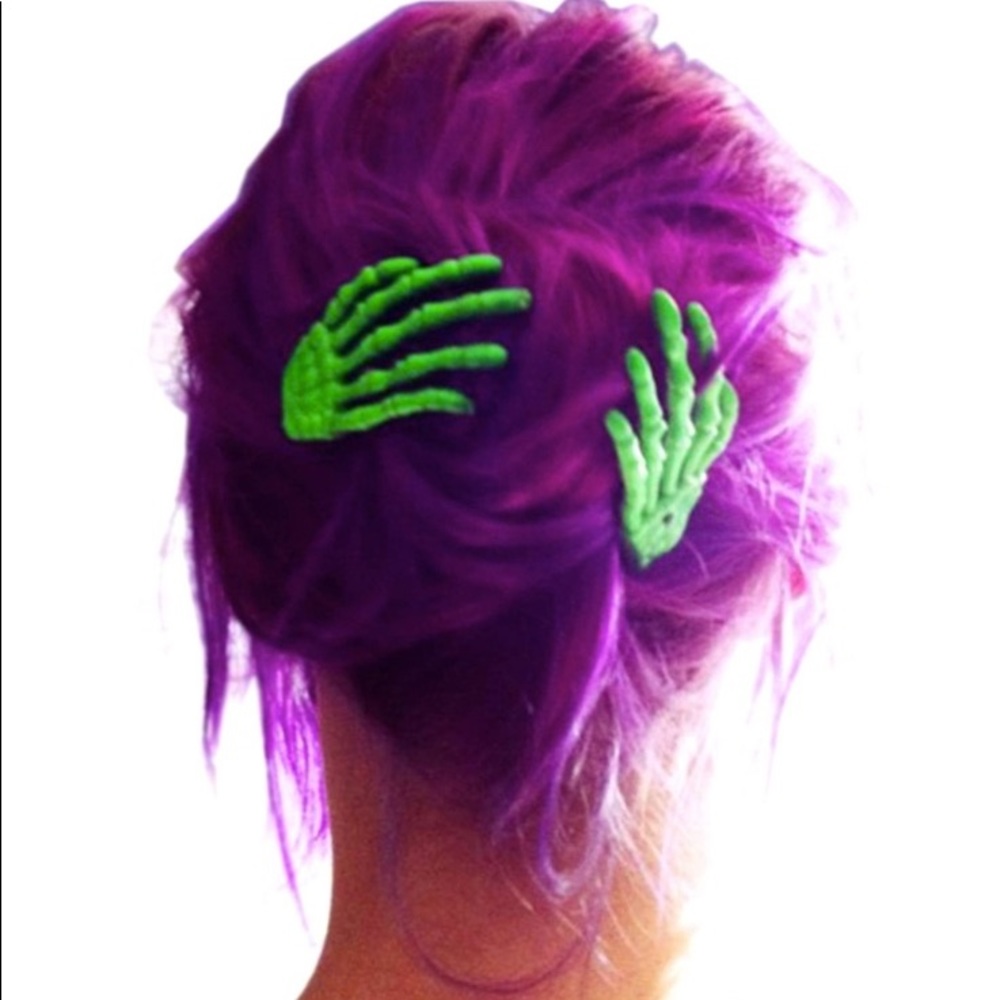 Large Skeleton Hand Hair Clips - Picture 2 of 9