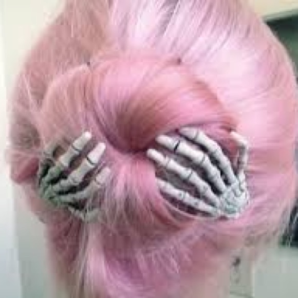 Large Skeleton Hand Hair Clips - Picture 3 of 9