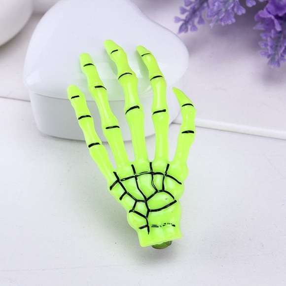 Large Skeleton Hand Hair Clips - Picture 9 of 9