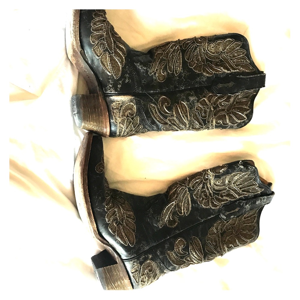 Corral boots!!
