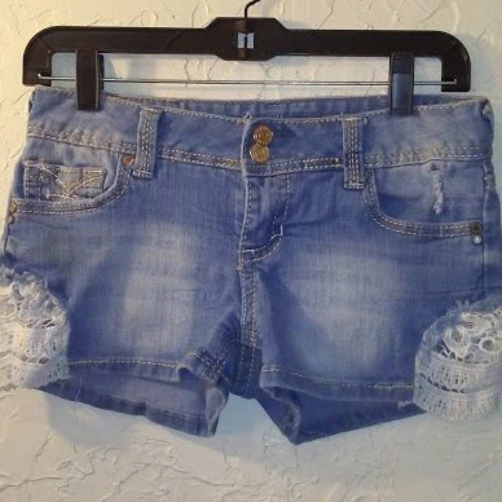SIZE:3*AMETHYST*SHORTS W/LACE-GREAT CONDITION!!