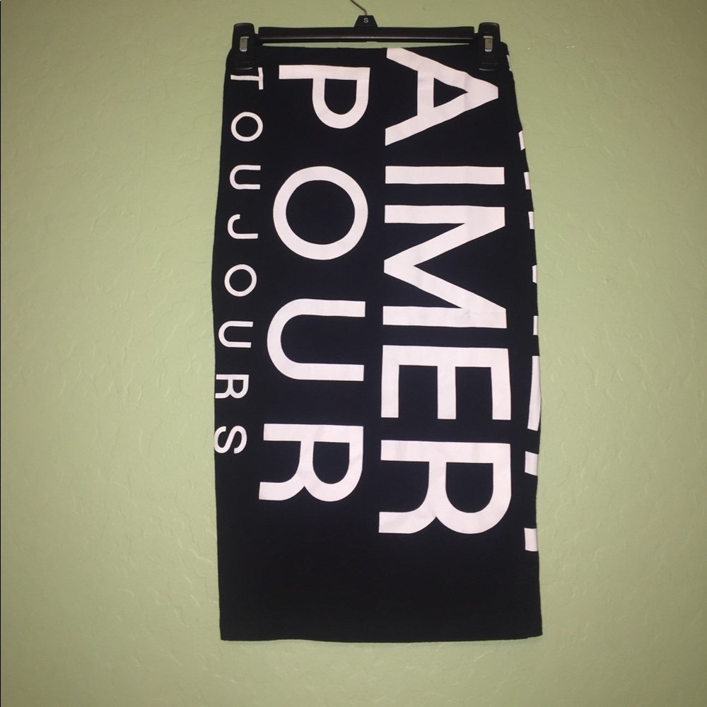 Pencil skirt with large print