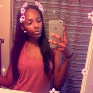 Meet your Posher, Kayla