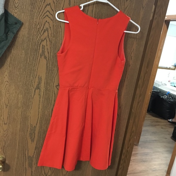 Tangerine dress with scalloped neckline - Picture 3 of 3