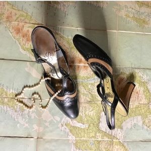 Vintage Black and Tan wing tip spectator shoes Vintage Black and Tan wing tip spectator shoes
