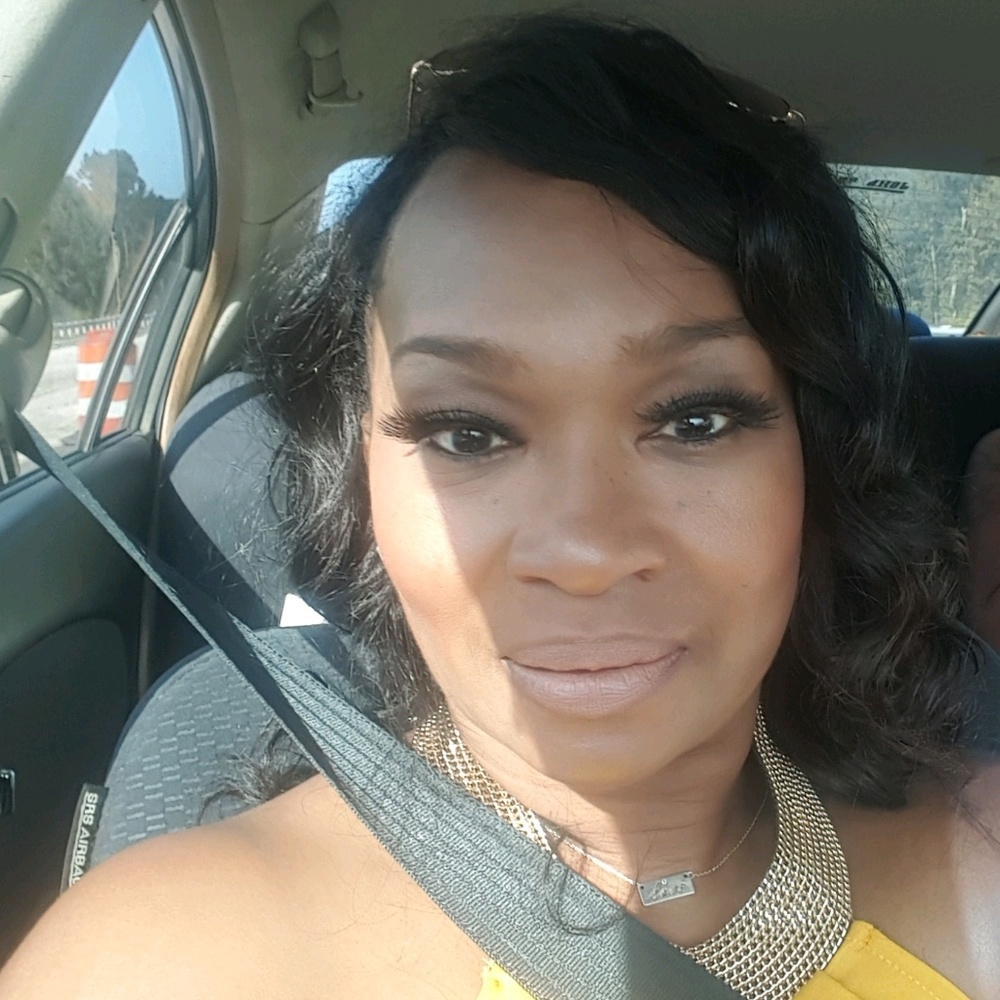 Meet your Posher, Angela