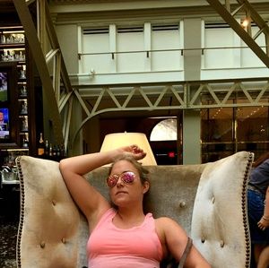 Meet your Posher, Alisa