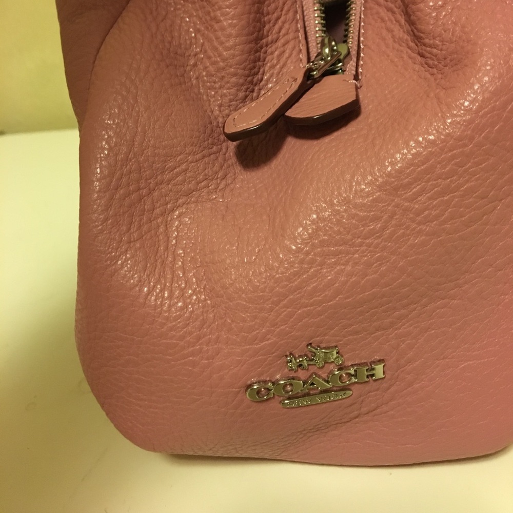 Coach shoulder bag in pink 100% authentic
