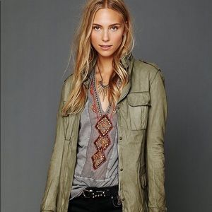 Free people Focus on Center Top!