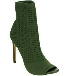 💵SOLD💵Olive Green Stretch Boots 8.5