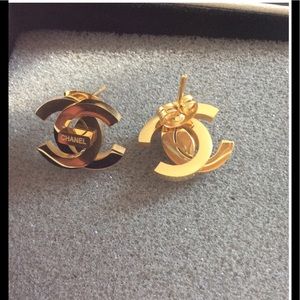 Gold turn lock earrings Gold turn lock earrings