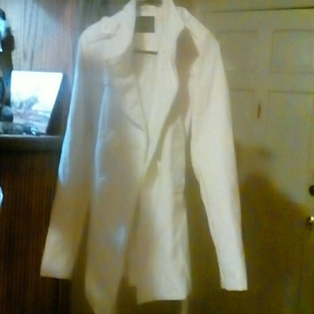 Womans white p coat new with out taggs size large