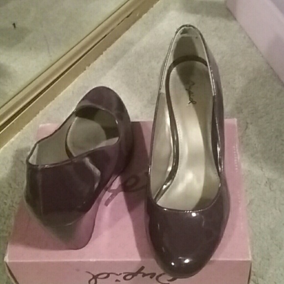 Shoes - Picture 2 of 2