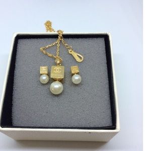 Gold earrings necklace set Gold earrings necklace set