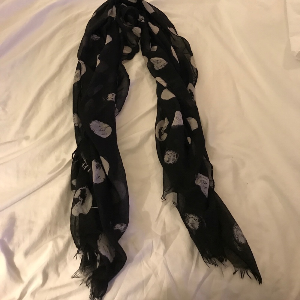 Black & white scarf