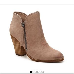 NWOT Dolce Vita suede tan booties