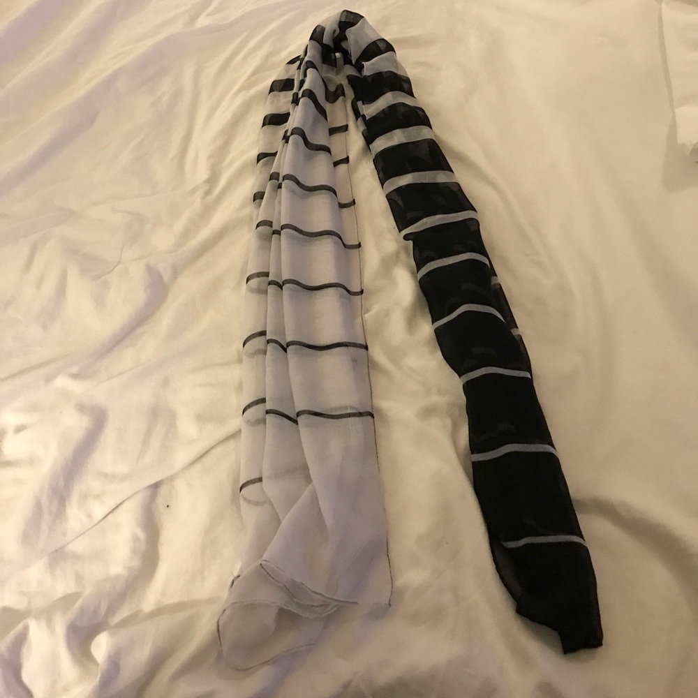 Black & white scarf