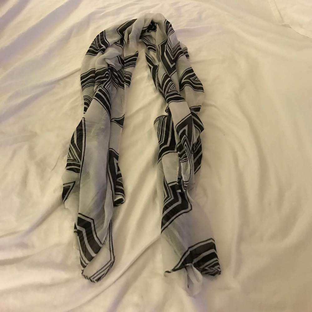 Black & white scarf