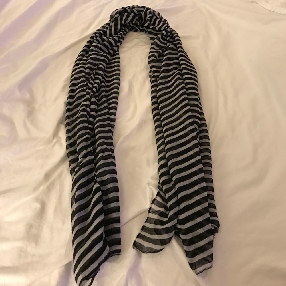 Black & white scarf