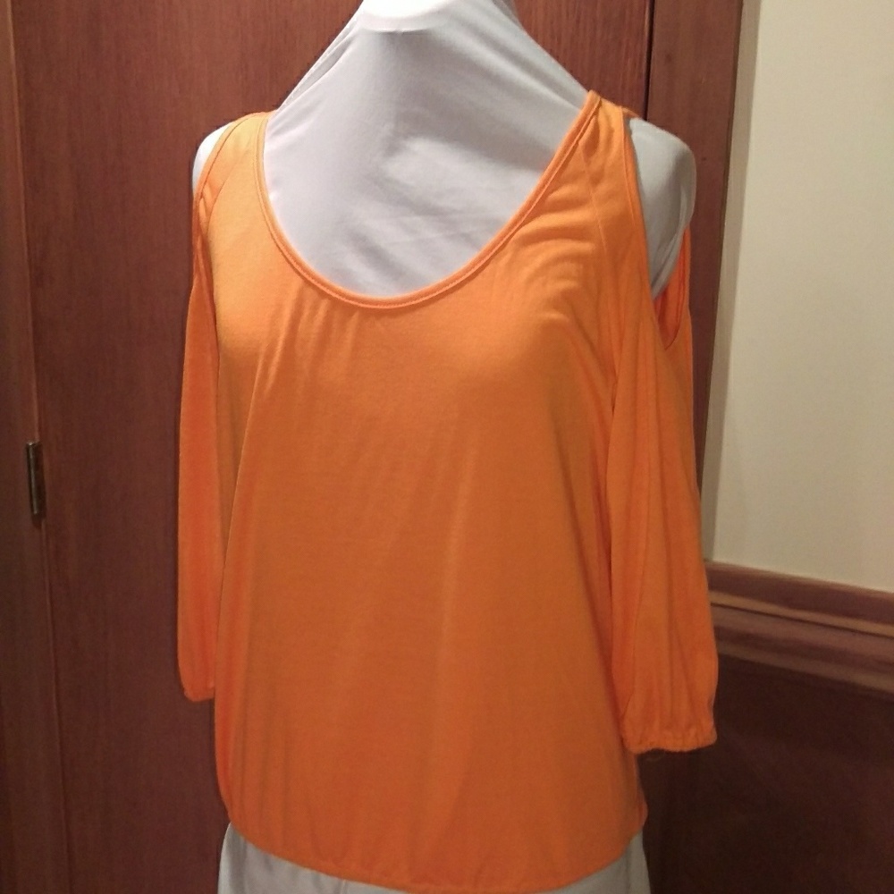Vessos cold shoulder top NWOT