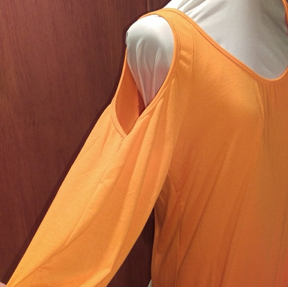 Vessos cold shoulder top NWOT - Picture 2 of 5