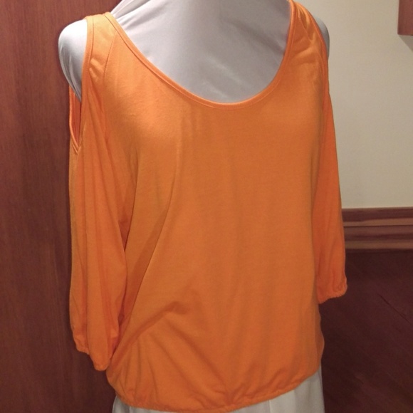 Vessos cold shoulder top NWOT - Picture 3 of 5
