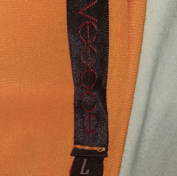 Vessos cold shoulder top NWOT - Picture 5 of 5