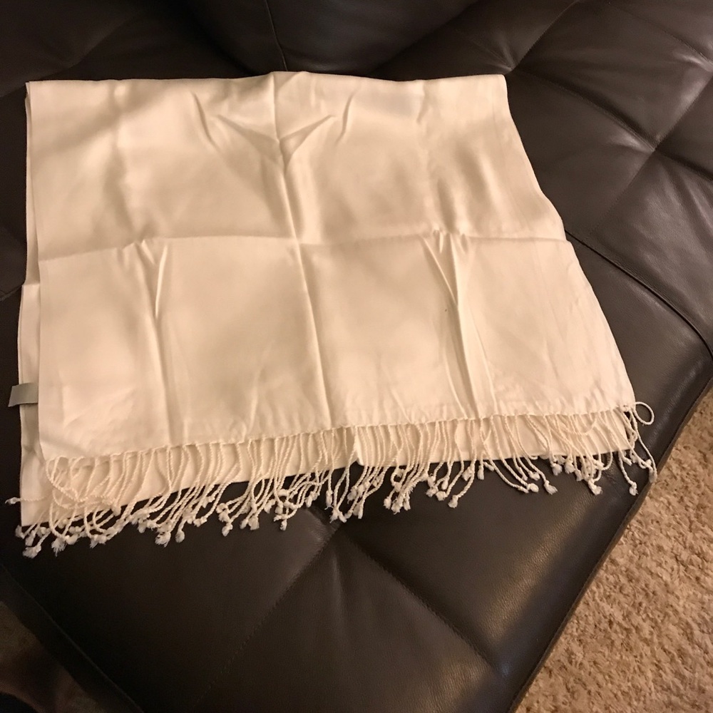 Off-white pajmeéna