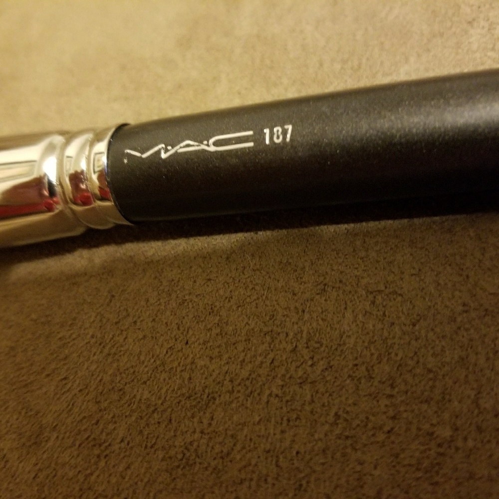 MAC authentic 187 brush - Picture 4 of 4
