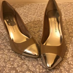 Gorgeous tan patent with silver detail pumps 8 Gorgeous tan patent with silver detail pumps 8