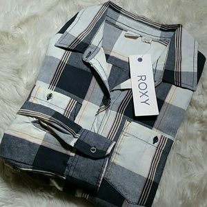Roxy Plaid Button Down Sneaky Peaks Top Medium NWT Roxy Plaid Button Down Sneaky Peaks Top Medium NWT