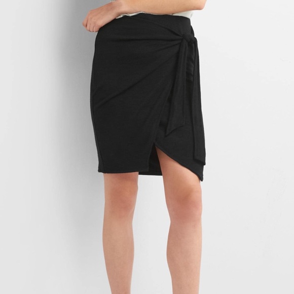 GAP Black Wrap Knot Skirt - Picture 2 of 3