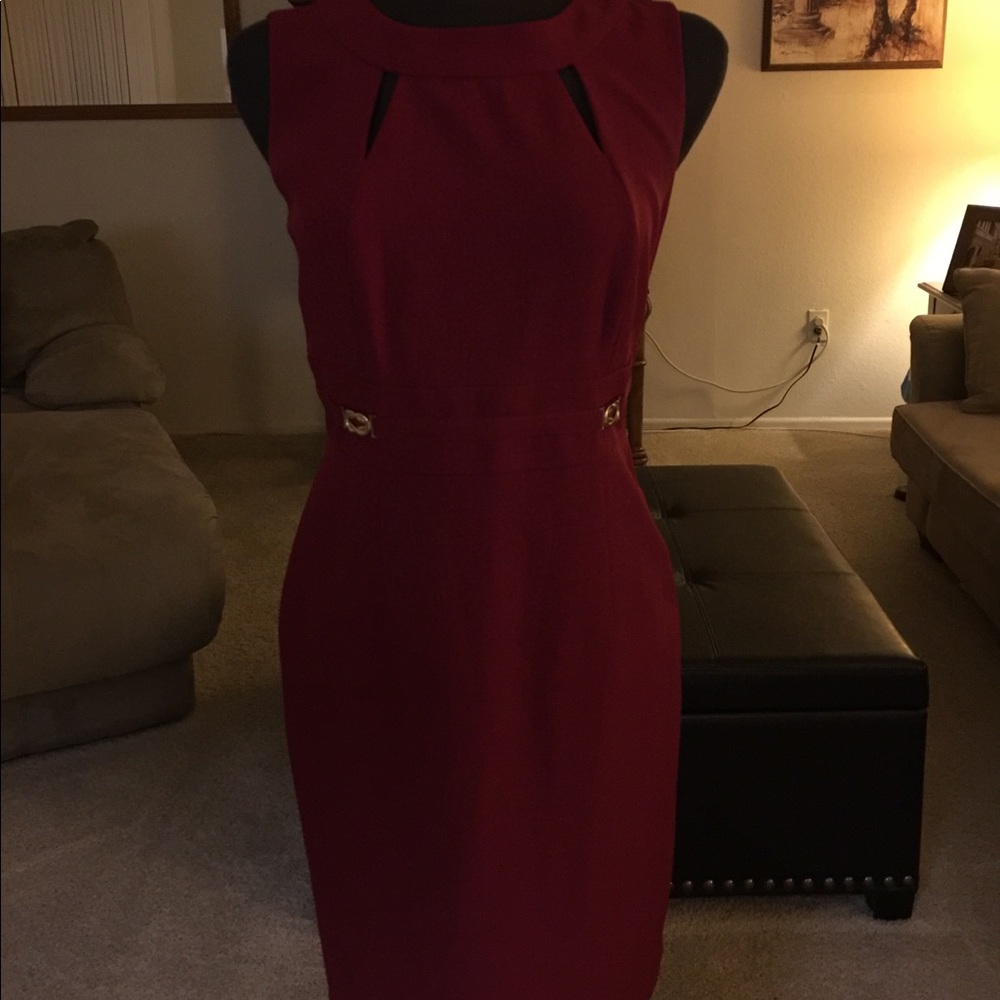 Dark red dress size 6 gently used perfect conditio