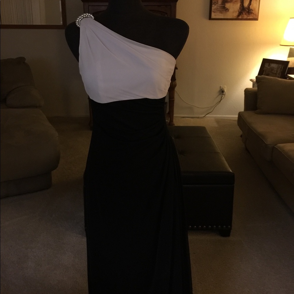 Black and white size 6 dress formal dress