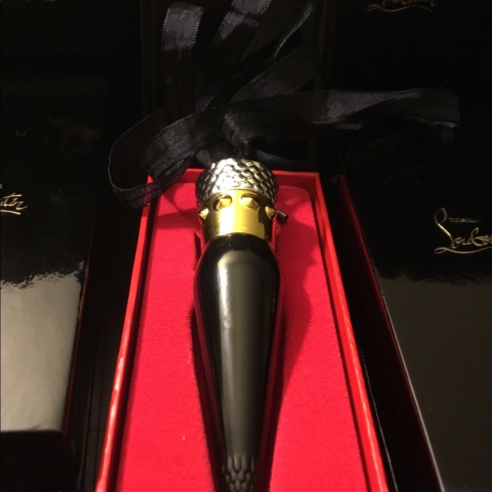Christian Louboutin - Picture 3 of 4