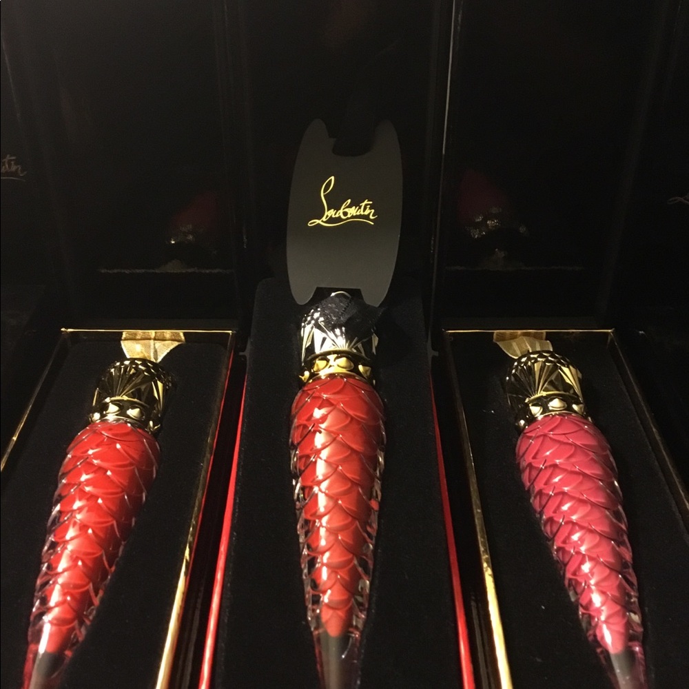 Christian Louboutin - Picture 4 of 4