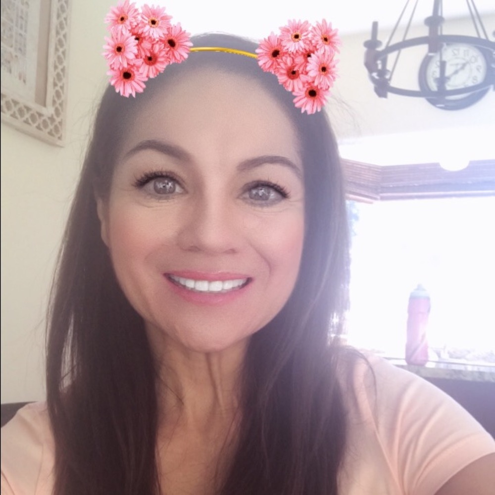 Meet your Posher, Claudia