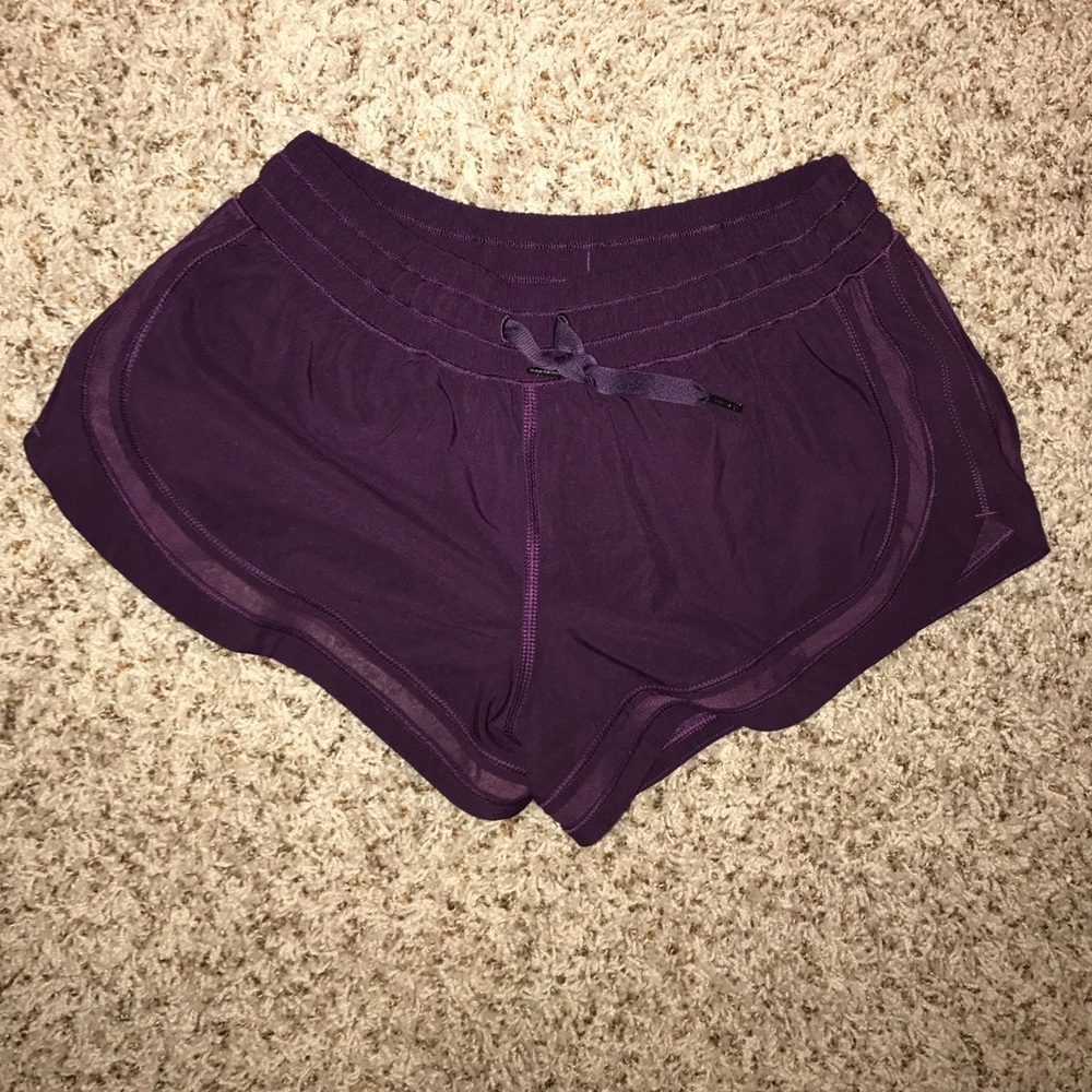 Lululemon shorts size 6