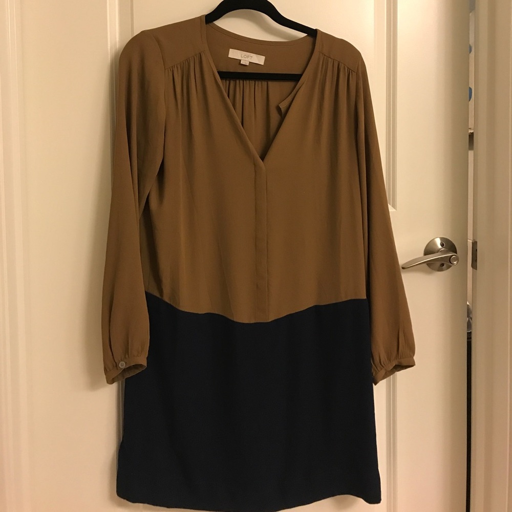 LOFT two tone dress with pockets!