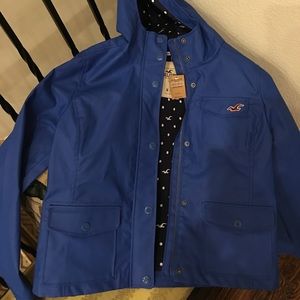 Hollister med blue rubber rain jacket