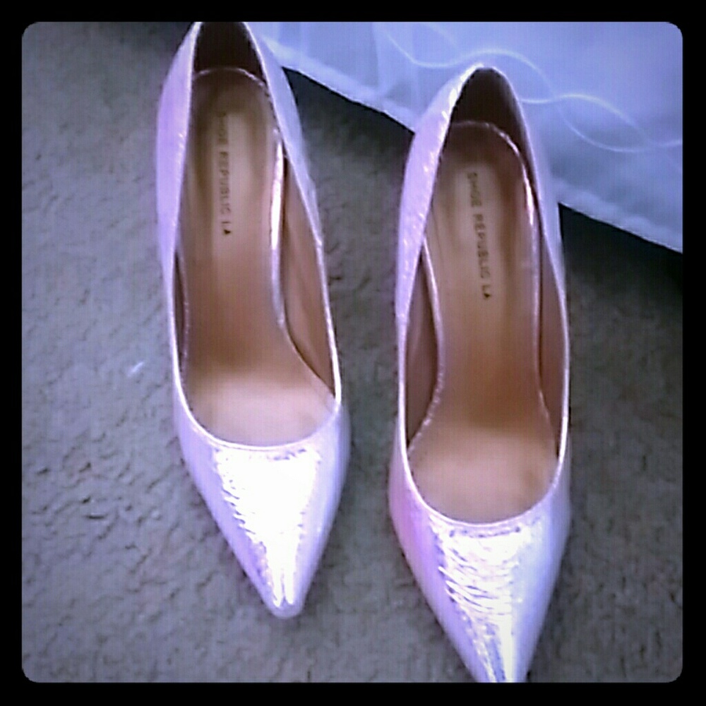 Beautiful metallic mermaid heels!!!