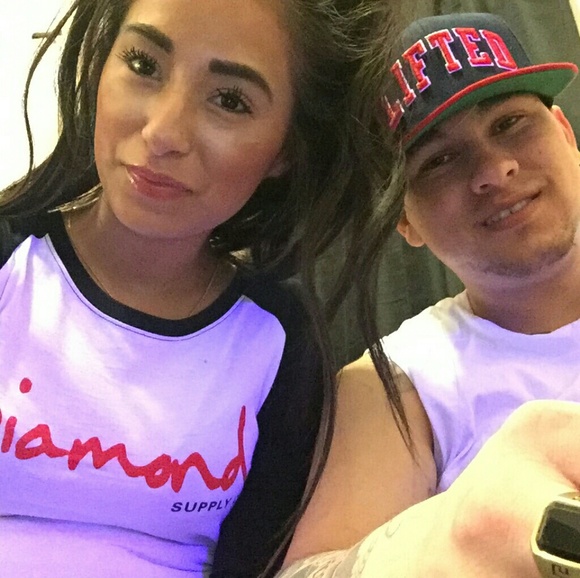 Meet your Posher, Nicole - Picture 2 of 2