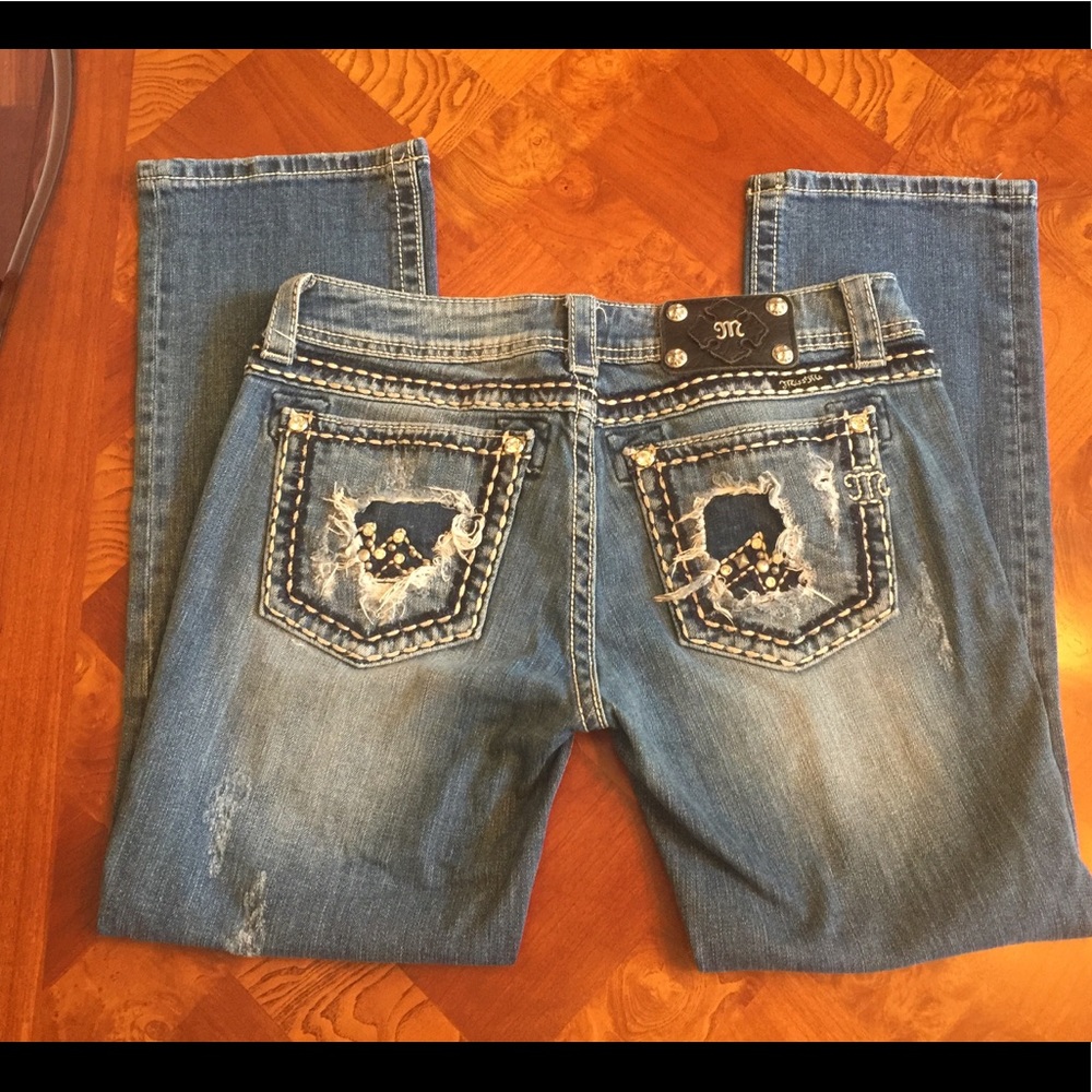 Miss Me Jean Capri Sz 30 destroyed thick stitch
